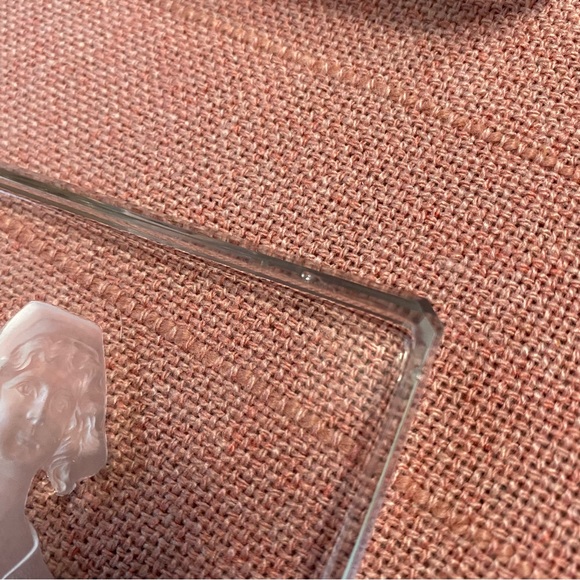 Colonial Woman’s Bust Engraved On A Cut Glass Trinket / Cigarette Box - Picture 5 of 12